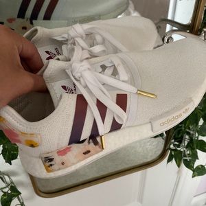 These adidas shoes are a women’s 7.